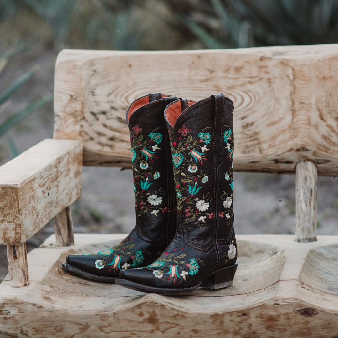 Embroidered boots online